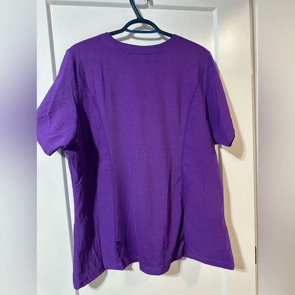 Vibrant purple like new Wonder Wink scrub top for healthcare workers nurses etc - Picture 7 of 9